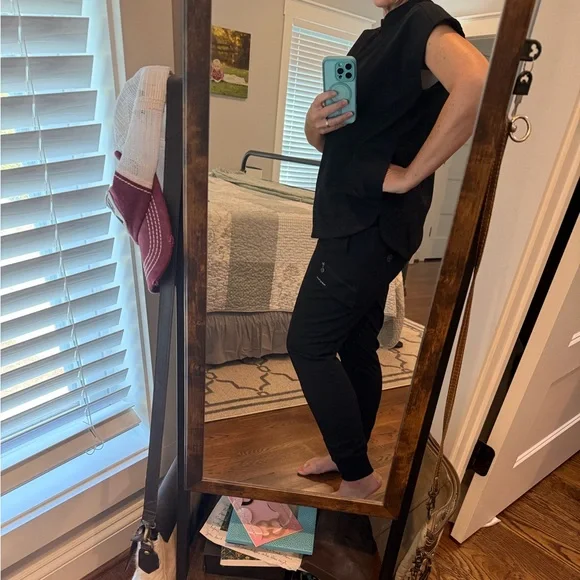 Healing Hands Women’s Purple Label Scrub Set - Picture 3 of 9